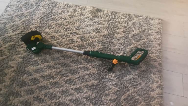 Grass strimmer cordless with battery charger
