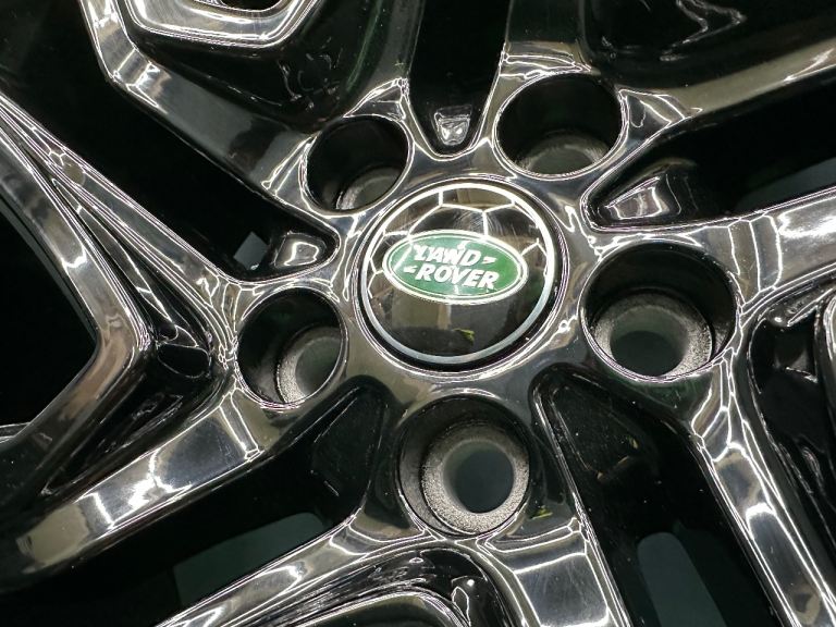 Land Rover Discovery 5 22” Powdered Gloss Black alloy wheels - style 5025 & 5/7mm+ Pirelli’s!