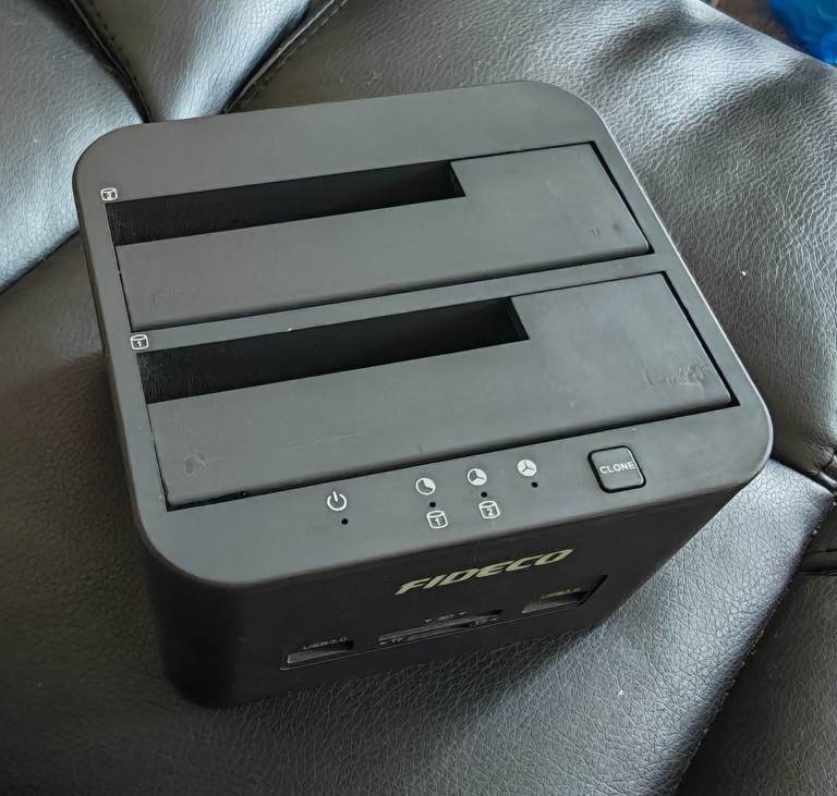 Hard drive docking station 