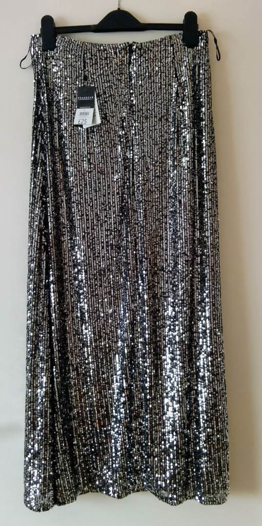 BNWT. Silver Sequin Maxi Skirt, size 8 