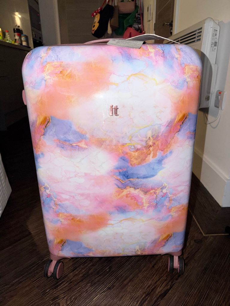 it Luggage – Sheen Range Suitcase 