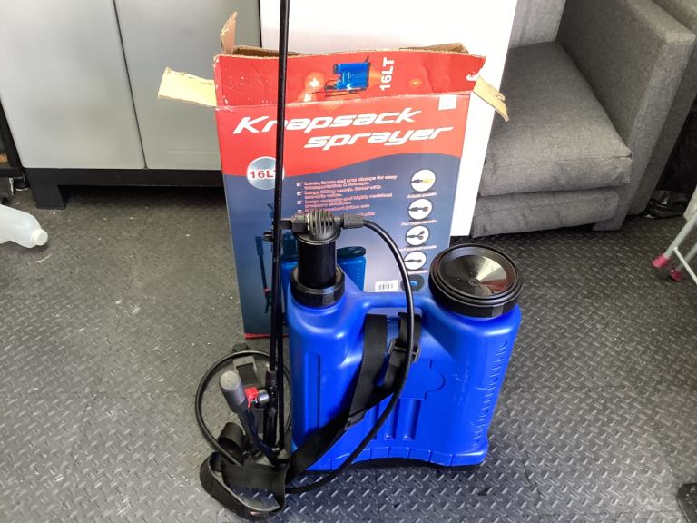 Knapsack sprayer
