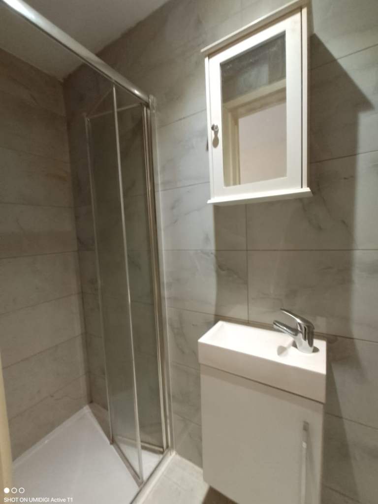 HMO Studio to Rent in Havering Area, (RM12 4BE) DSS welcome (over 35 years)