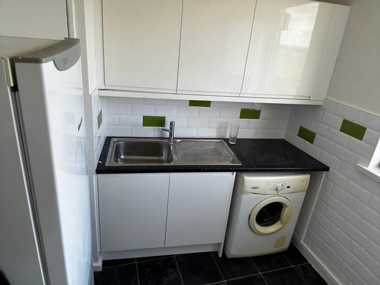 1 Bedroom Flat to Rent IG6 4AZ Bills not Included NO ENQUIRIES FROM LETTING AGENCIES