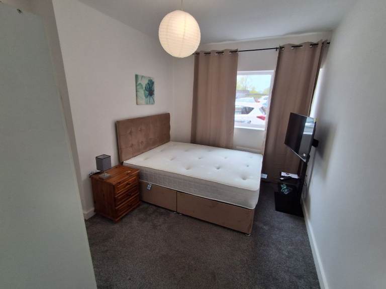 Cosy room for rent with smart tv