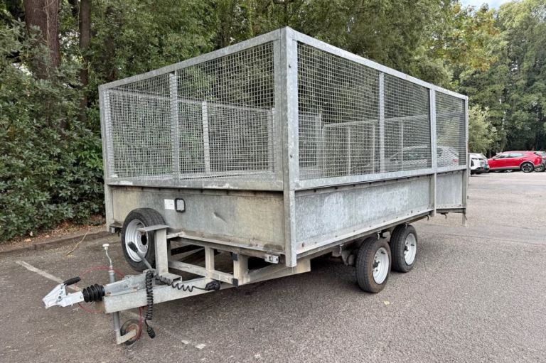12’ x 7’ Beaver tail cage trailer