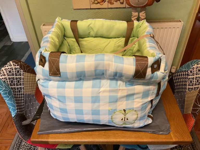 New dog car seat/ carrier 