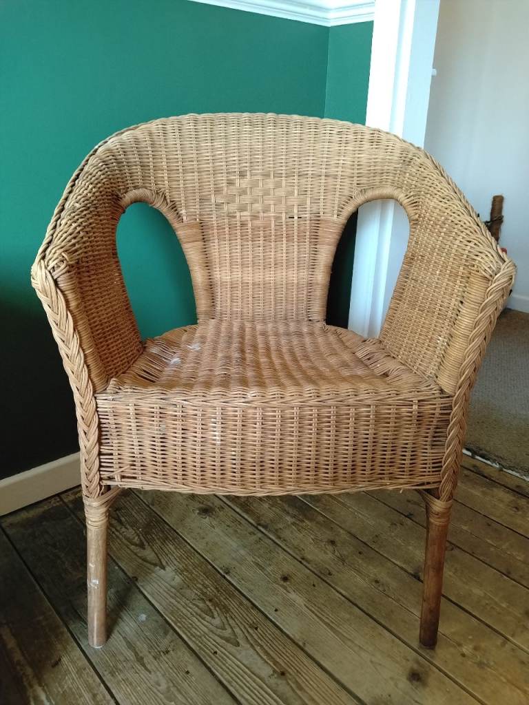 Wicker feature chair