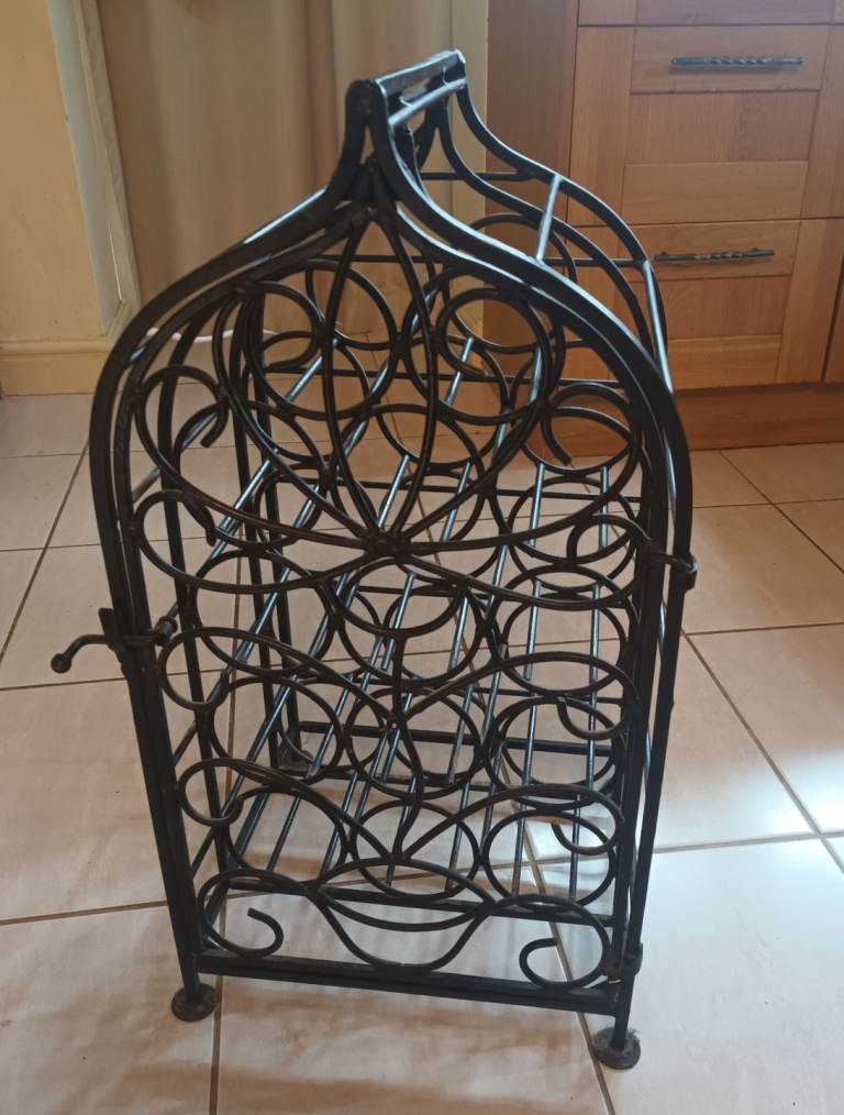 Vintage 12 Bottle Sturdy Black Metal Wine Rack