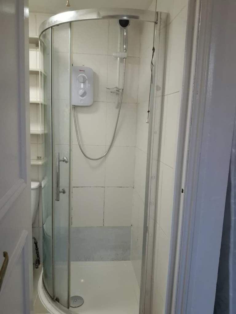 DSS OK GFLOOR STUDIO  IN RICHMOND 10MIN WHITTON B,R.THEN20MIN CLAPHAM JUNC &BEYOND