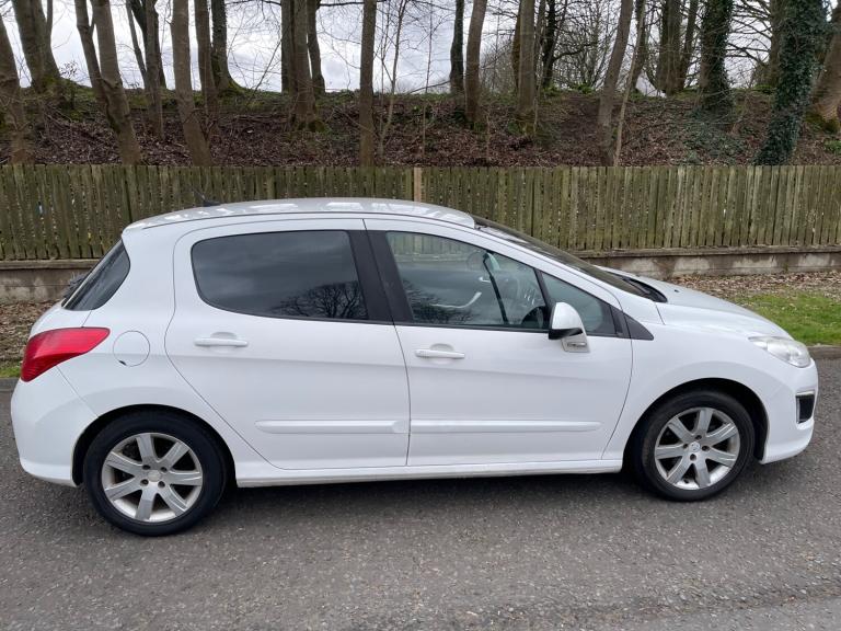 2013 Peugeot 308 1.6 HDi 92 Active 5dr [Sat Nav] HATCHBACK Diesel Manual
