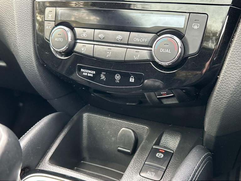 2020 Nissan Qashqai 1.3 DIG-T N-Connecta SUV 5dr Petrol Manual Euro 6 (s/s) (140 ps) SUV PETROL M...