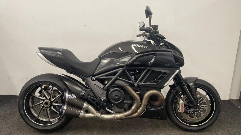 DUCATI DIAVEL CARBON *** SERVICE HISTORY - TERMI PIPES - SEAT COWL ***