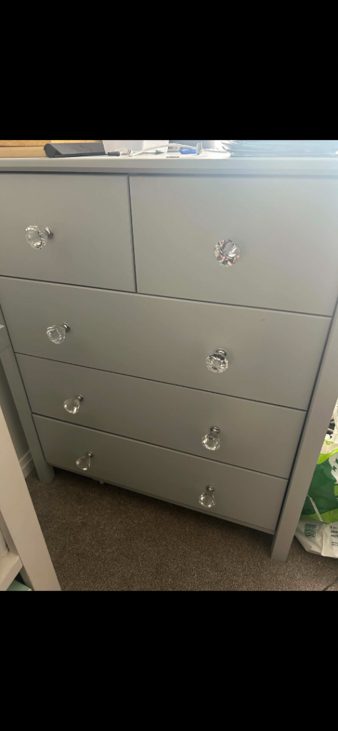 Grey Chest of Drawers with Crystal Knobs – Good Condition