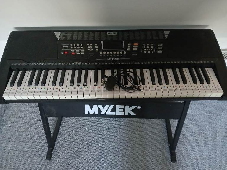 Mylek keyboard and stand 