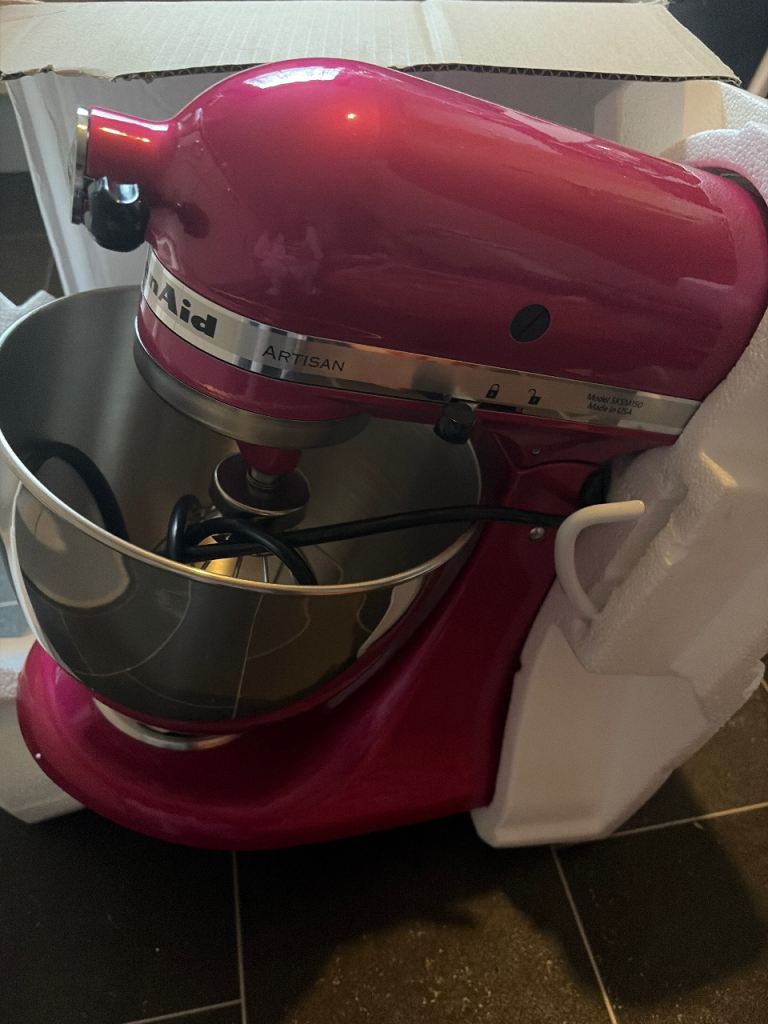 Kitchen aid artisan mixer 