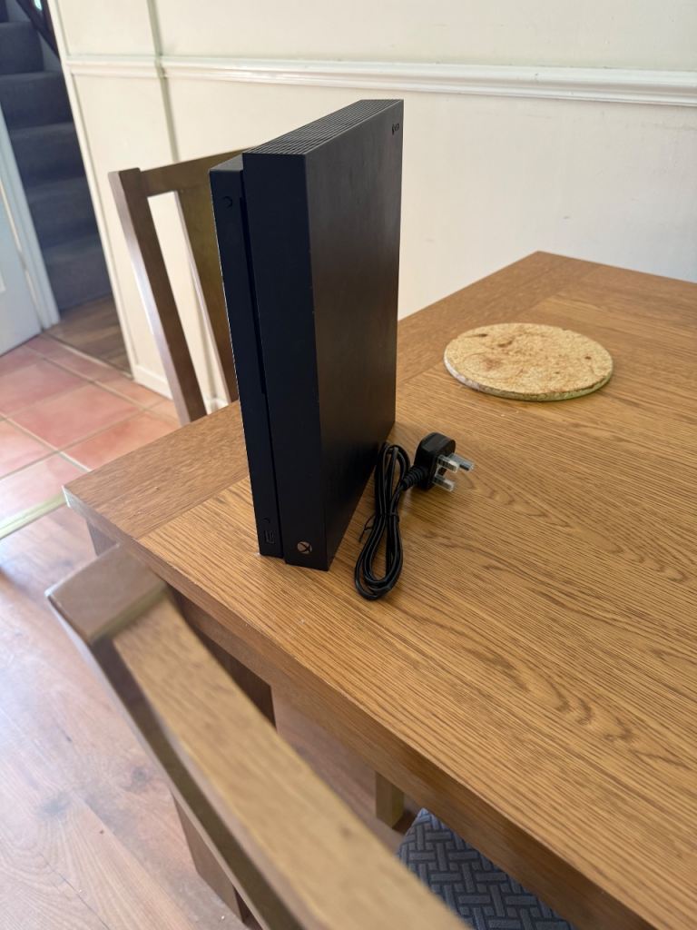 Xbox one x 1tb 