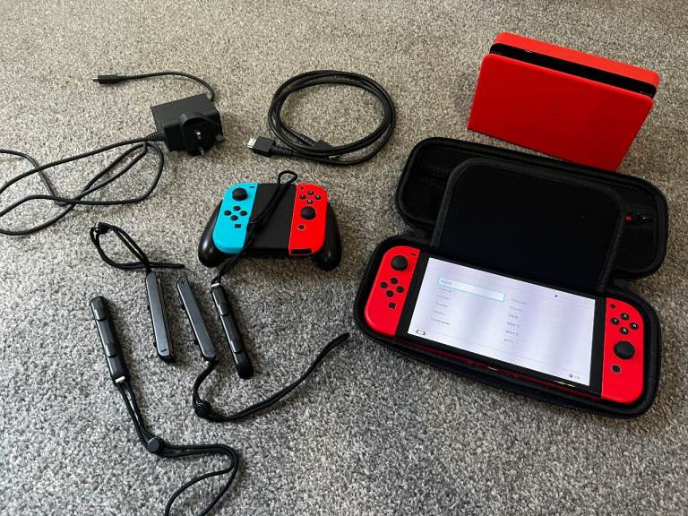 Nintendo Switch OLED 64 GB Mario Red Edition + 2 Extra Joy-Con Pairs + 128GB SD + Case