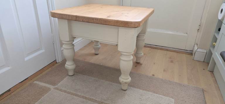 Wooden solid coffee table. Cream & Pine Top