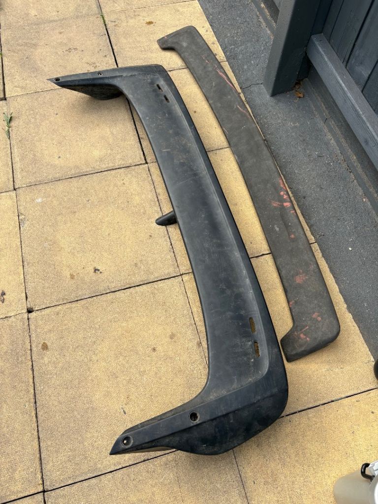 Ford XR3 spoilers 