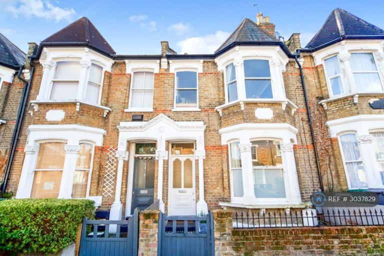 2 bedroom flat in North Finchley, London, N12 (2 bed) (#3037829)