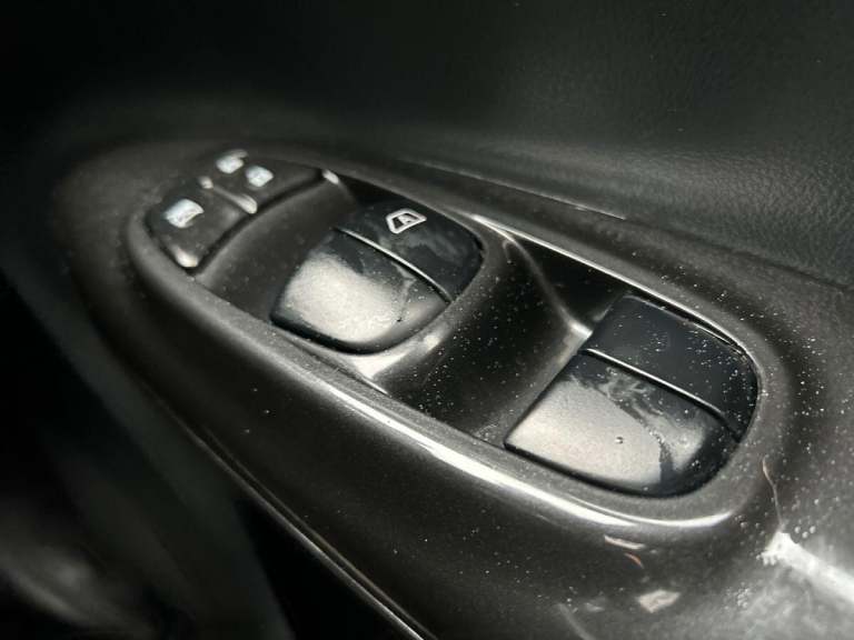 2017 Nissan Juke 1.2 DIG-T N-Connecta SUV 5dr Petrol Manual Euro 6 (s/s) (115 ps) SUV PETROL Manual