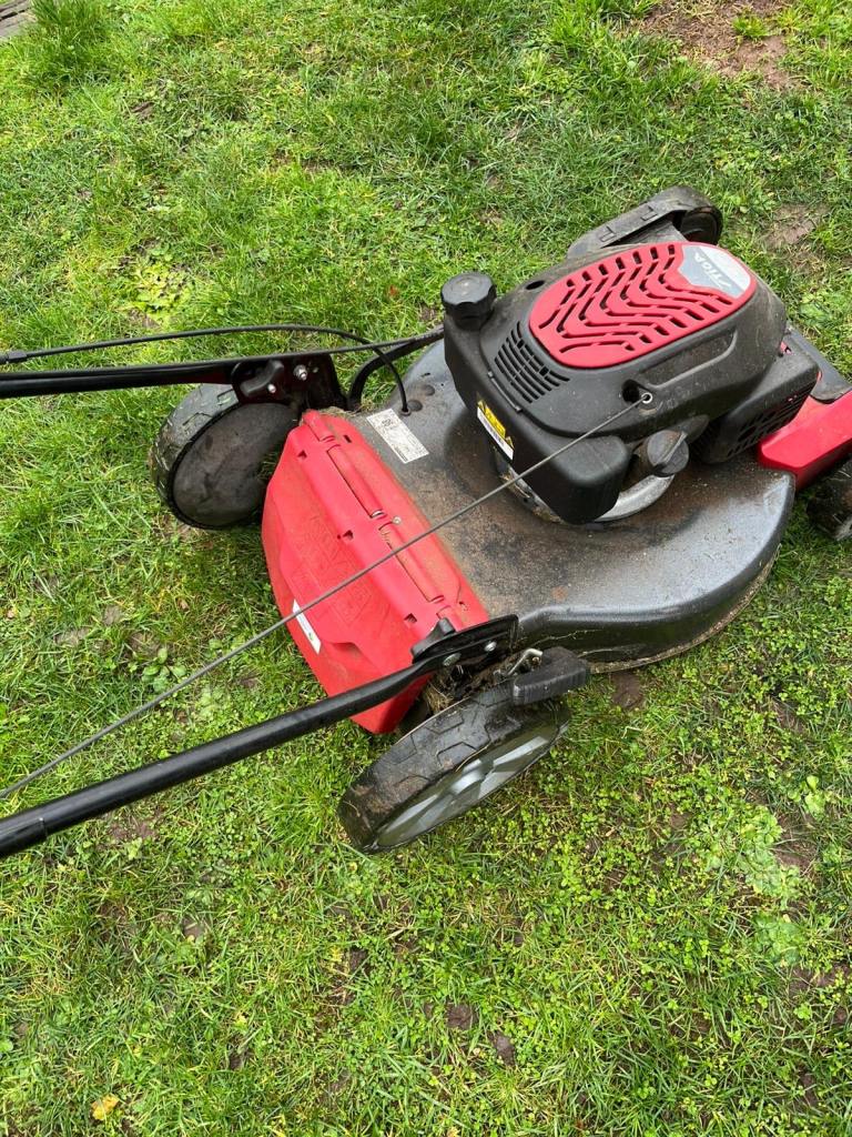 Petrol lawn mower 