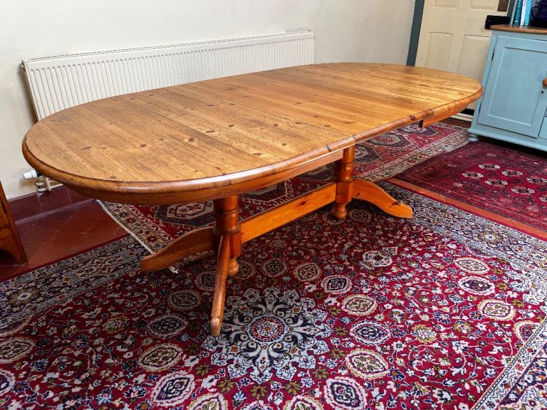 This used country style solid pine oval dining table is in good condition and has been well cared fo