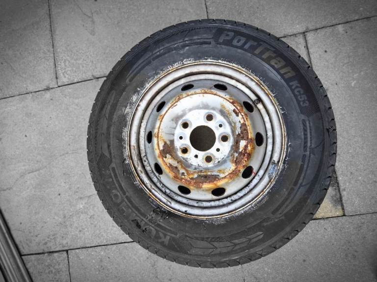 Kumho Tyre 215/70 R15