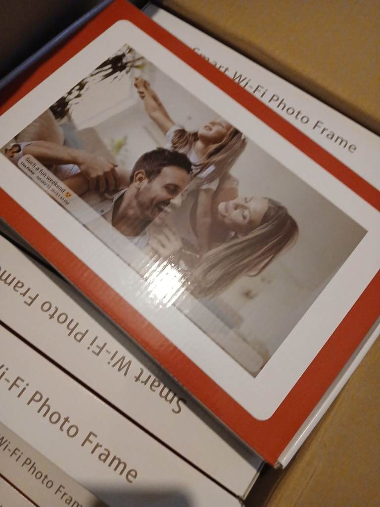 Frameo Smart Wi-Fi Photo Frame – New, Boxed