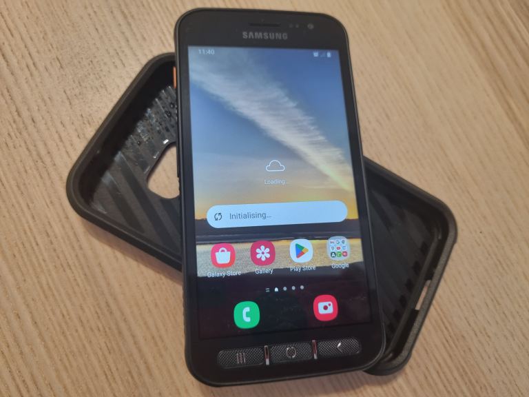 Samsung Mobile Phone with Blue Case – Good Condition