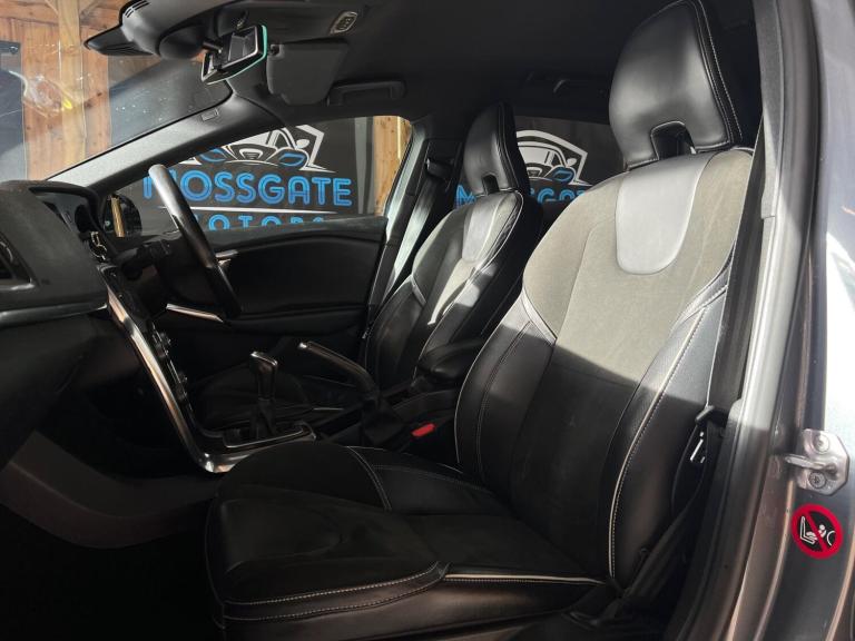 2015 Volvo V40 D2 R DESIGN 5dr HATCHBACK DIESEL Manual