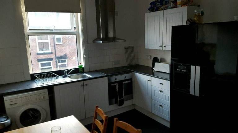 Small room in shared house