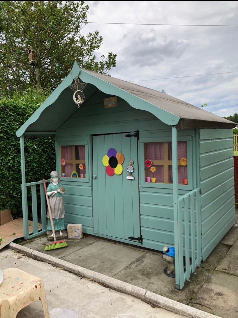 Free children’s outdoor playhouse
