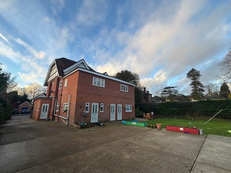 1 BED FLAT - DSS Welcome!