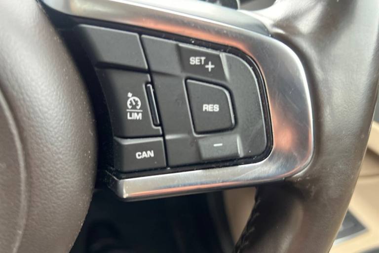 2018 Jaguar XF 2.0d Prestige Saloon 4dr Diesel Auto Euro 6 (s/s) (180 ps) Rear Parking Aid Saloon...