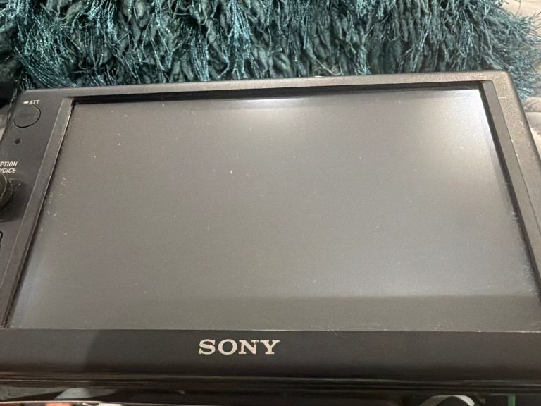 Sony XAV-AX1000 in car audio head unit with car play head unit 