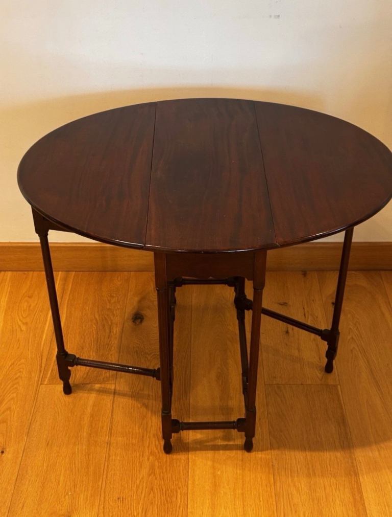 Side table lamp table Victorian Mahogany 