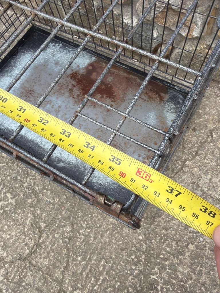 Folding metal dog crate