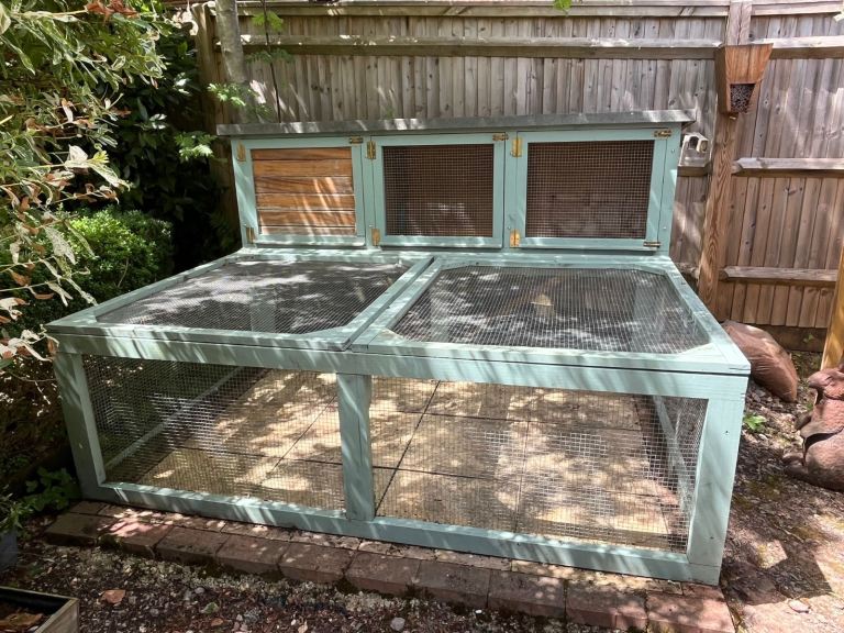 Large combined rabbit hutch and run