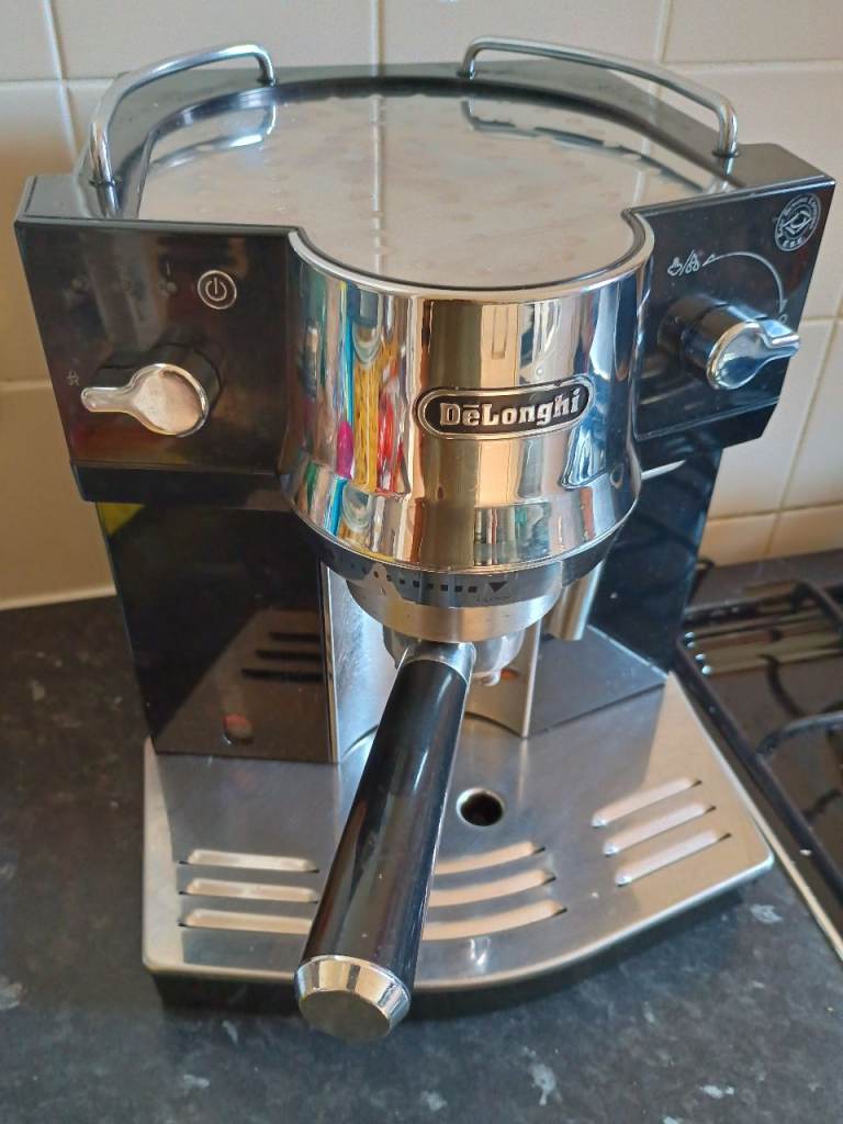 DeLonghi COFFEE MACHINE ( EC820.B ) superb quality excellent condition kitchen