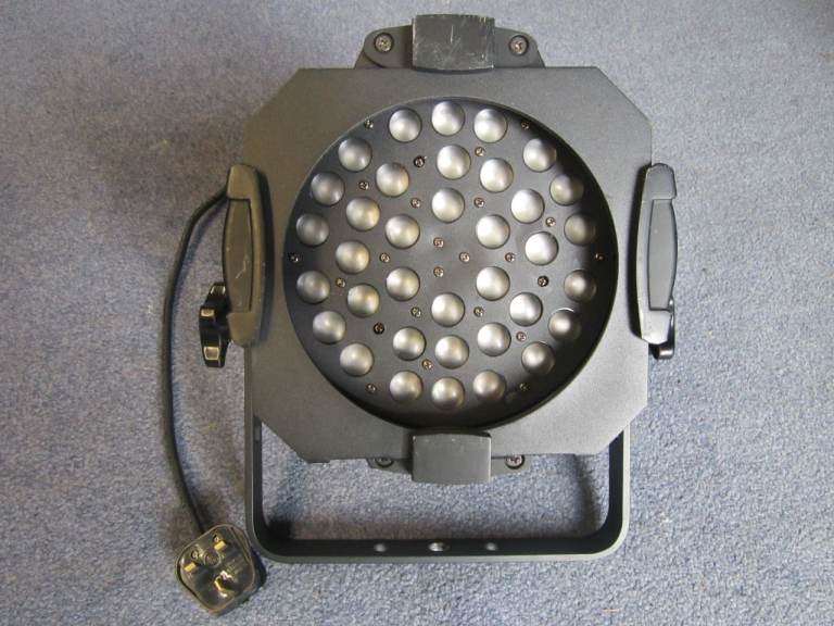 LEDJ Alu Zoom Tri Par 64 Par Can Stage Light