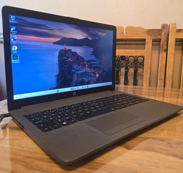 HP Ryzen 3 - 15.6 Screen - Full HD 1920 x 1080 - 256 SSD - 8 Gig Ram Windows 11
