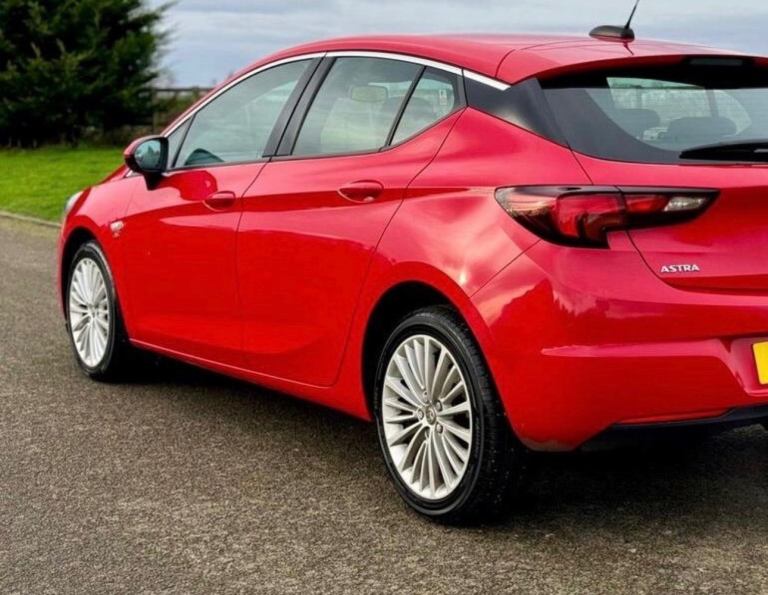2016  LOW MILEAGE VAUXHALL ASTRA ELITE 1.4T 5 DRS *MOT- SEPT 2026*like Ford Focus renault megane