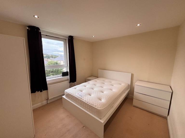 Spacious 2-Bed Flat in Prestonfield | Ideal for Students | Near Edinburgh University | Furnished