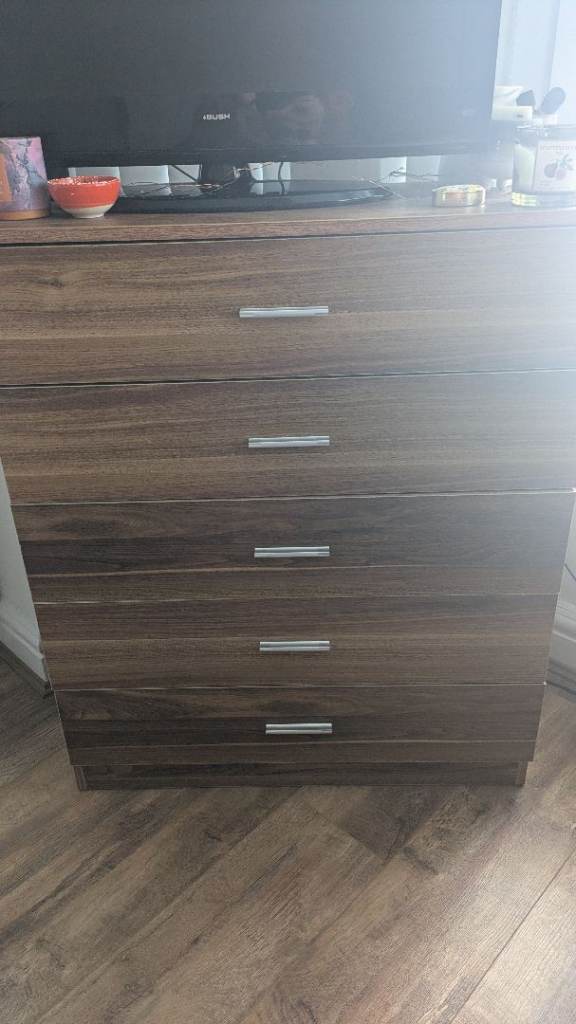 Walnut chest of drawers 5 