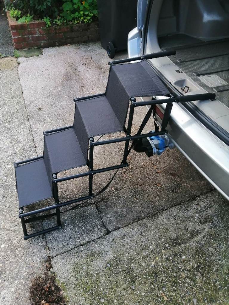 Dogs car staircase 