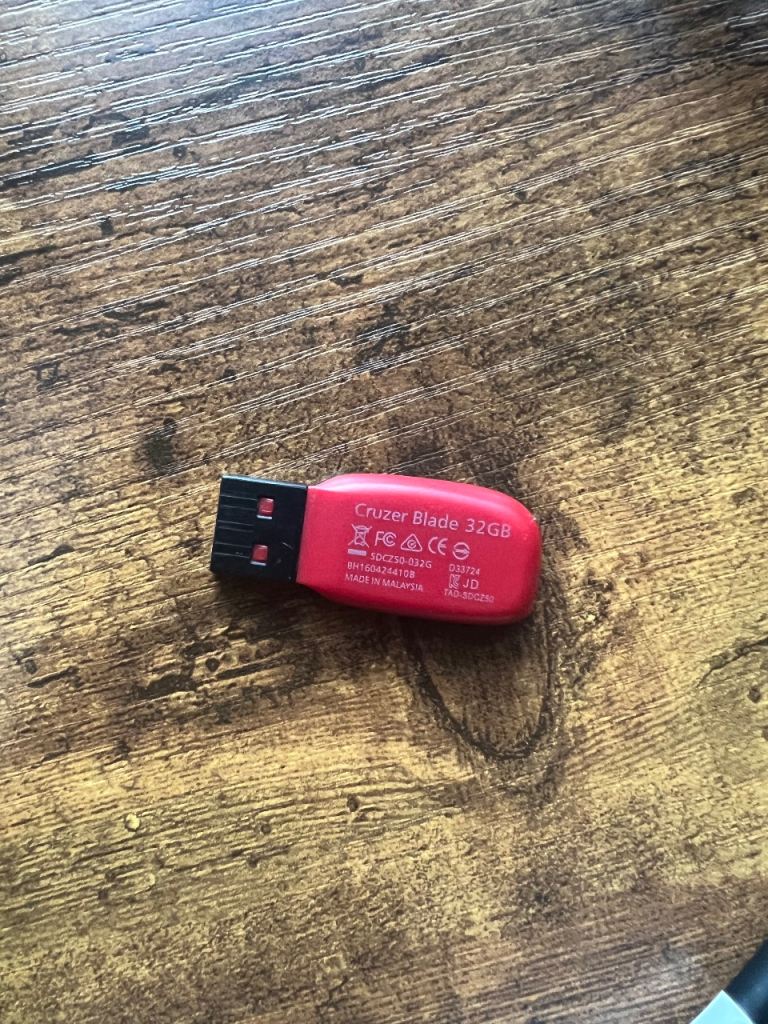 SanDisk Cruzer Blade 32GB USB Flash Drive - Red