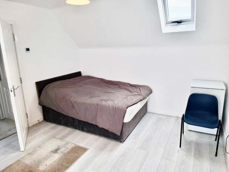 Spacious & Cosy Ensuite Room for Rent in - PR5 6HY