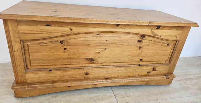 Pine ottoman/storage box